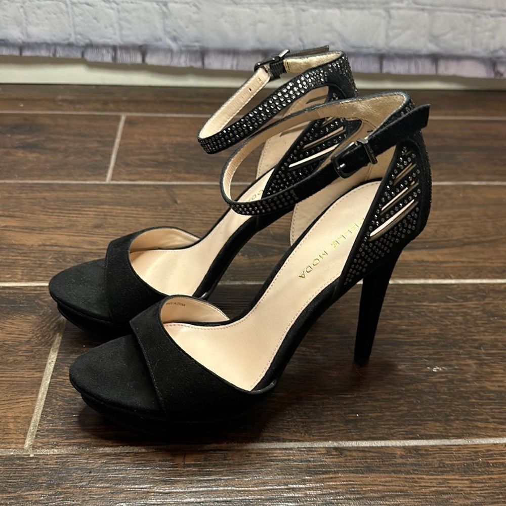 Pelle Moda Black Heels Sz 7.5 NWT